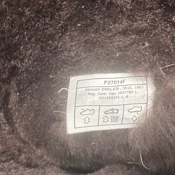 Tall UGG button boots size 8 with cleaning kit - Picture 13 of 14